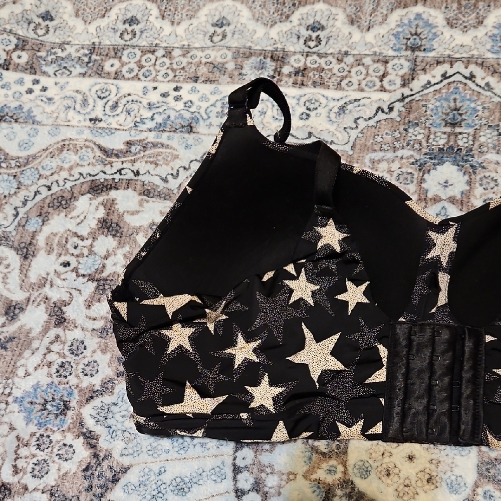 Wireless Black Bra with Metallic Star Print - Picture 5 of 9